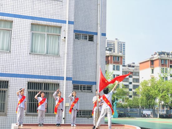 升旗手抛旗