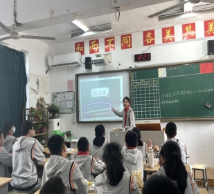 南京市竹山中学  10月  各班教室  劳动教育3.jpg