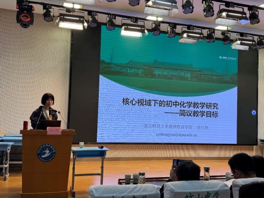 图片包含 游戏机, 桌子&#xA;&#xA;AI 生成的内容可能不正确。