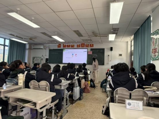 236533c6d4e0404d913ae33c01d6f347