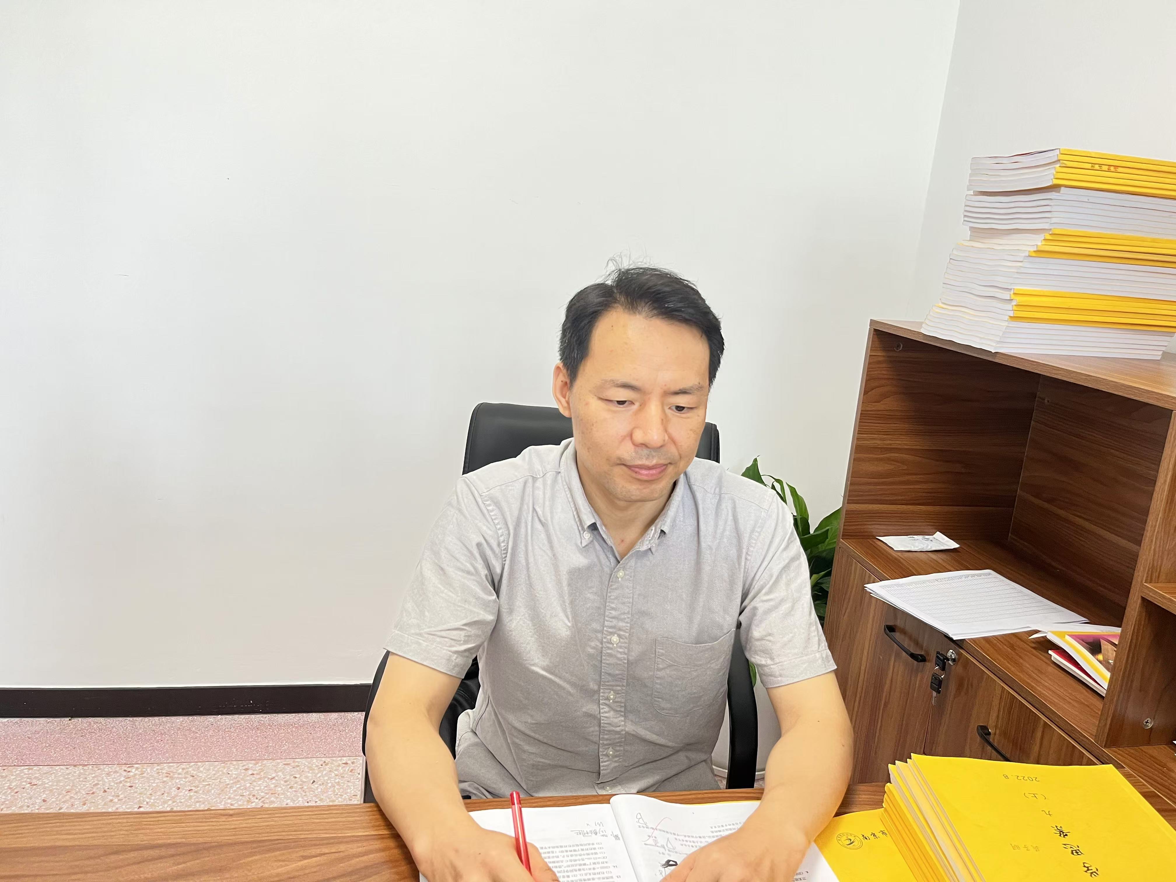 杨宝春照片.jpg