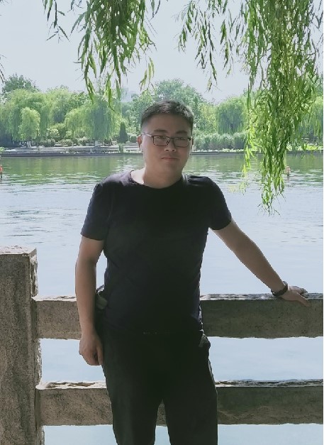 钱坤照片.jpg
