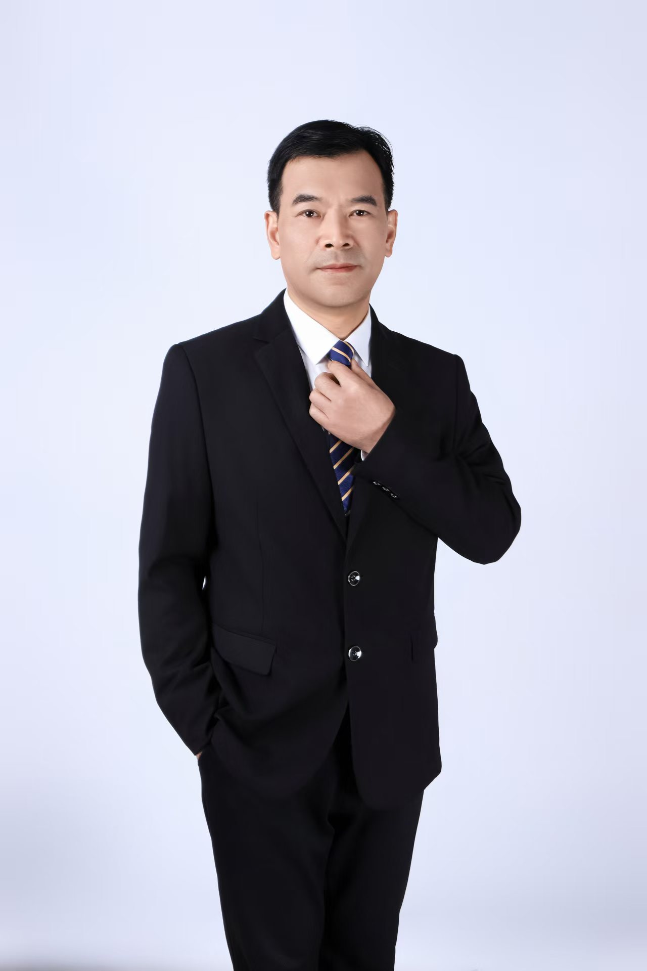 周俊.png