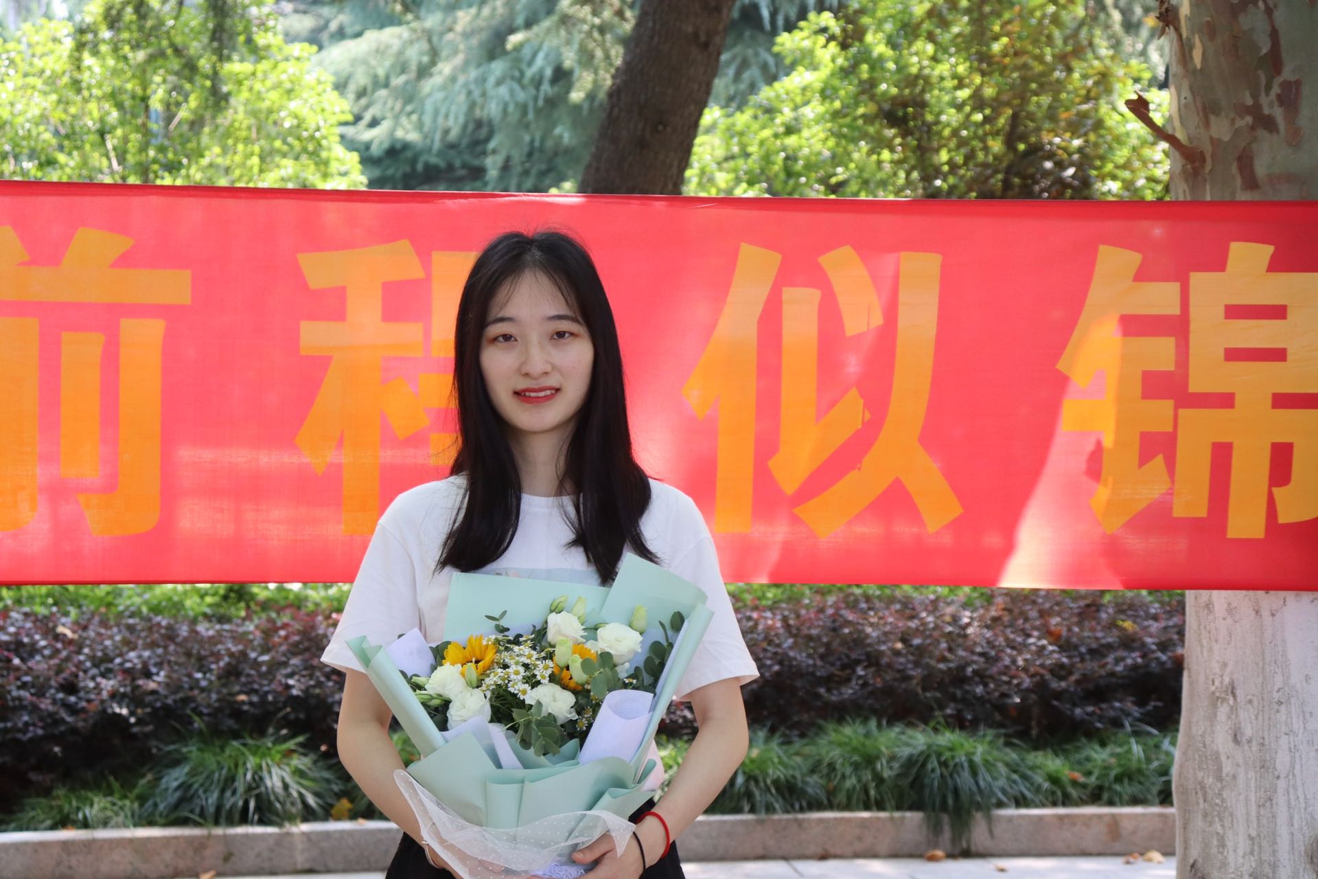 周丽晨照片.jpg