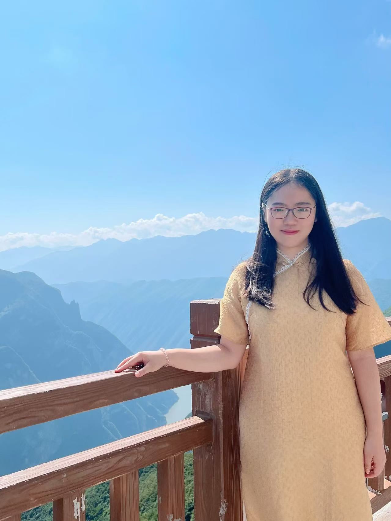 杨静微照片.jpg