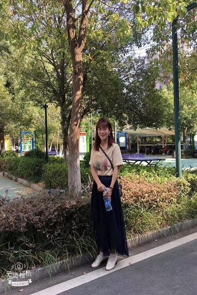 胡世梅照片.jpg
